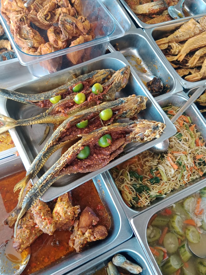 AYUZURA CAFE x RUMAH (NASI LEMAK DAUN PISANG)