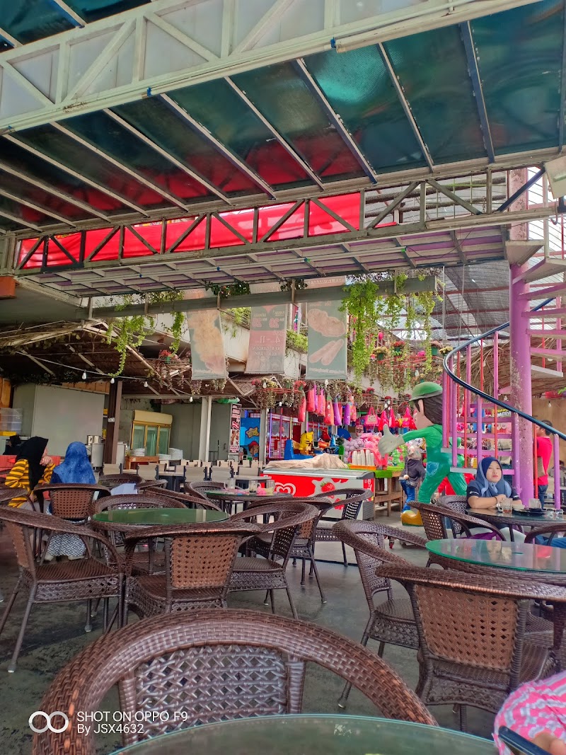 Sinar Hijjaz Steamboat & Grill.