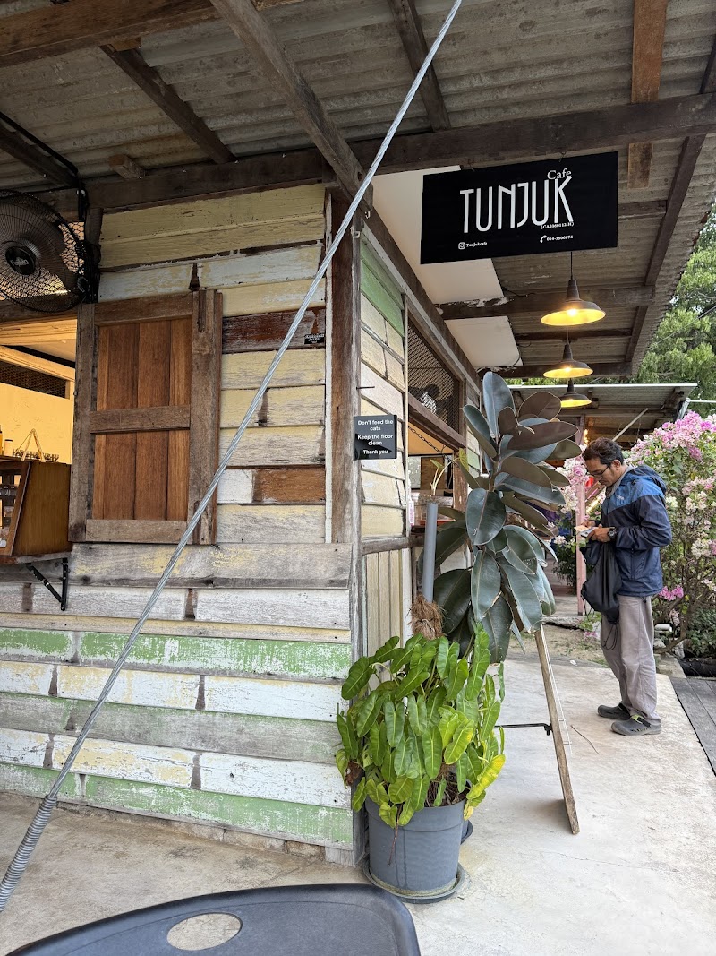 Tunjuk Cafe