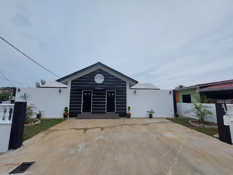 White & Black Homestay