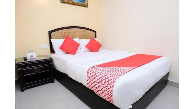 Super OYO 635 Seven Days Hotel