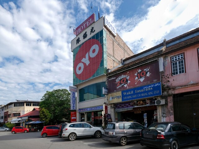 OYO 89877 Sun Triang Hotel